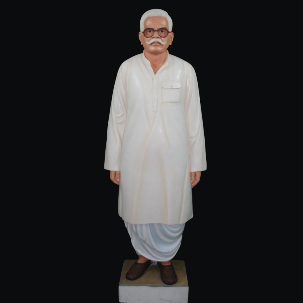 Full-body marble portrait statue handcrafted in Jaipur for public and institutional installation
