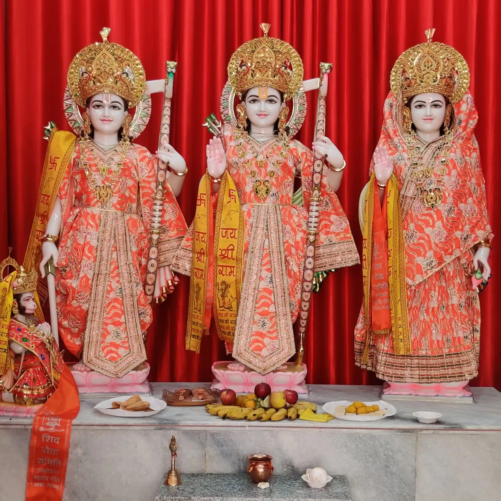 Temple Installation of Marble Ram Darbar – Shilpagya Jaipur Marble Ram Darbar idol installation in temple with ornate crowns and traditional attire, crafted in Jaipur